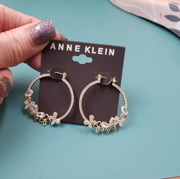 Anne Klein, NWT, gold tone rhinestone hoop butterflies pierced earrings - Picture 9 of 10